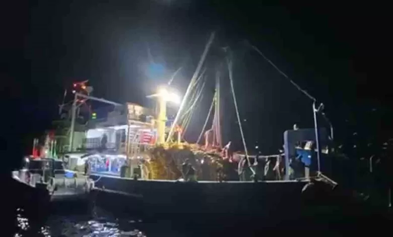 Gece yarısı teknelere baskın 1 gece yarisi teknelere baskin dab1b85de1cc |