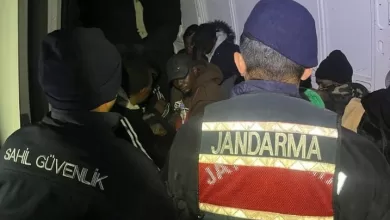 izmirde 27 duzensiz gocmen ve 4 gocmen kacakcisi yakalandi b3b8281422e1 |