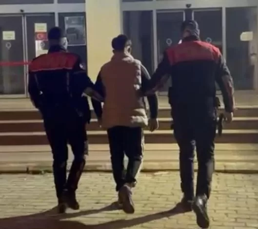 izmirde 42 yilla aranan hirsiz yakalandi 6d83ac5bc046 |