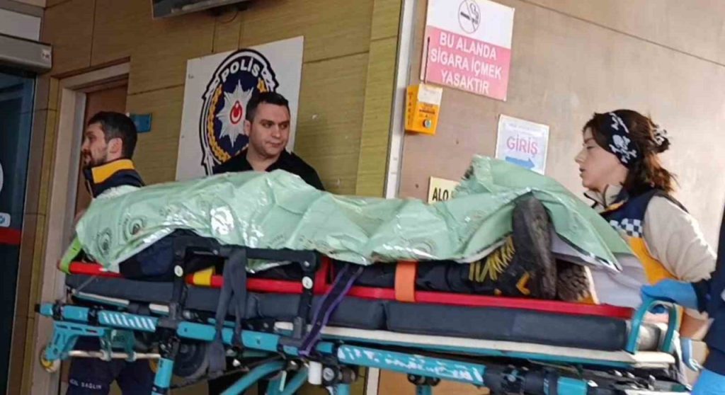 kaza sonrasi otomobilde bayilan surucu donmak uzereyken bulundu abb01645b7c7 |