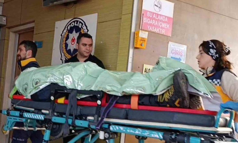 kaza sonrasi otomobilde bayilan surucu donmak uzereyken bulundu abb01645b7c7 |