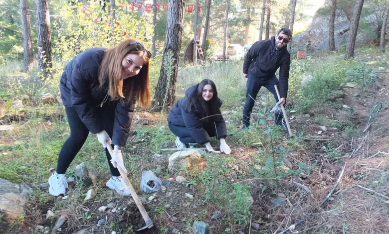 Kazdağlarında Bal Ormanına üniversiteli desteği 1 kazdaglarinda bal ormanina universiteli destegi 1c638a0f00ca |