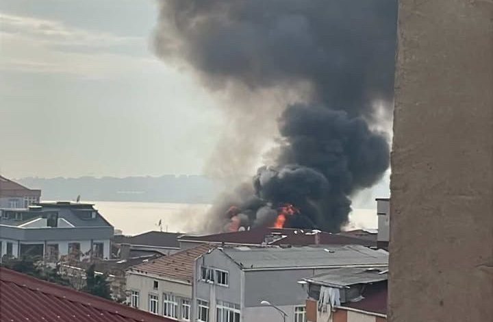 kucukcekmecede 4 katli binanin cati katindan alevler yukseldi o anlar kamerada 3d5294c57cc0 |