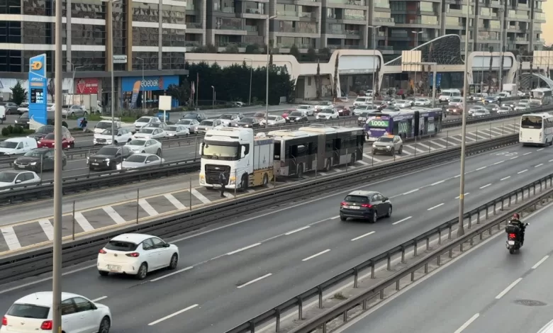 kucukcekmecede metrobus yangini 72f8219251e9 |