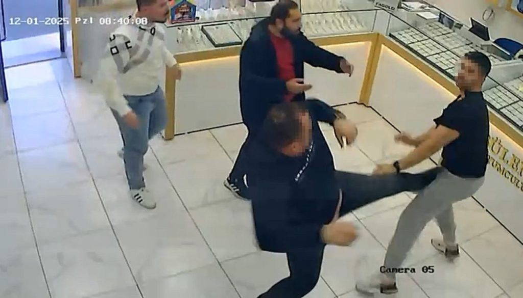 kuyumcularin musteri kavgasi kamerada 331cd659e37c |