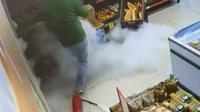 markette ilginc anlar yangin tupu yere dustu calisan panikle kacti a978232a8a85 |