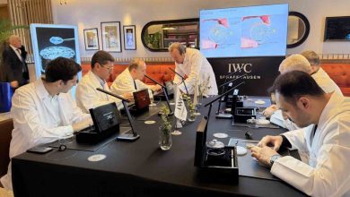 milyonluk isvicre saatlerini parcalayip topladilar 407e39c581e6 |