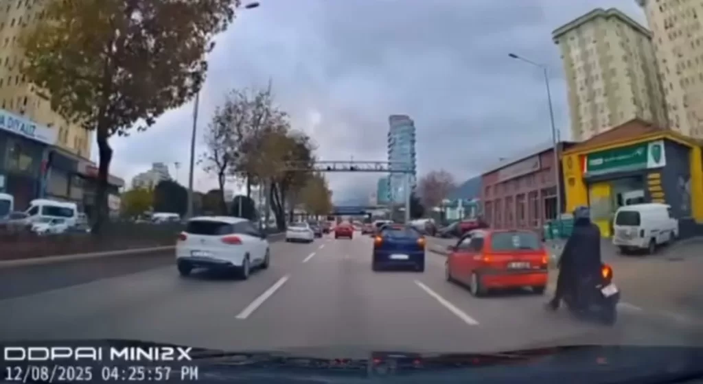 motorcunun olumden dondugu anlar kamerada 4e0ee12a60bb |