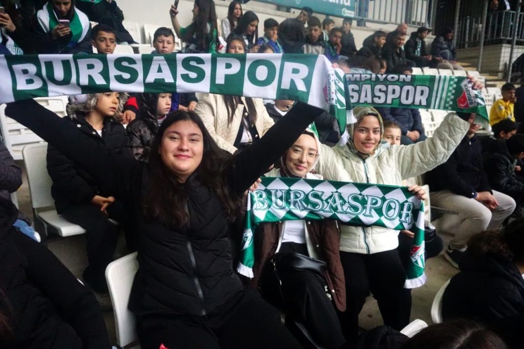 osmangazili cocuklar bursaspor coskusunu tribunde yasadi 00f2c41a7e0c |