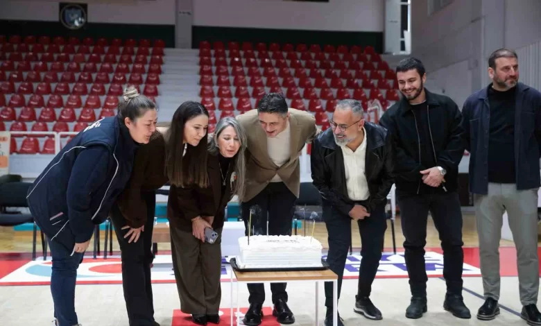 personelinden baskan serkan acara dogum gunu surprizi f6417a32fd85 |