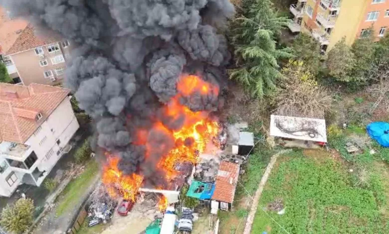Sarıyer’de oto tamirhane deposunda yangın paniği: Dükkan kullanılamaz hale geldi 1 sariyerde oto tamirhane deposunda yangin panigi dukkan kullanilamaz hale geldi cedebeae1655 |