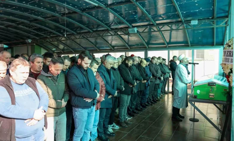 sehit babasi mustafa bayraktar son yolculuguna ugurlandi 48efbfe319b9 |