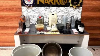 sislide uyusturucu imalathanesine baskin 97 kilo uyusturucu ele gecirildi 893165ca2e12 |