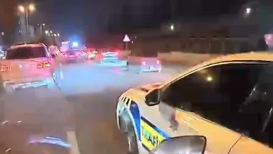 trafikte kalan ambulansa motosikletli kurye yardimiyla yol acildi 5295048601fc |