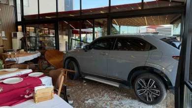 unlu sanatci cahit berkayin araciyla daldigi restoranin isletmecisi o anlari anlatti 75cb58605b40 |