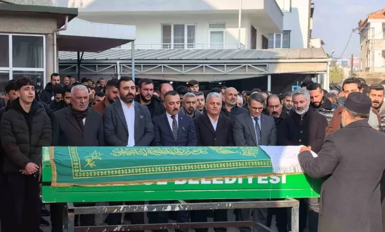 zincirleme kazada hayatini kaybeden kisi son yolculuguna ugurlandi 3f4467159417 |