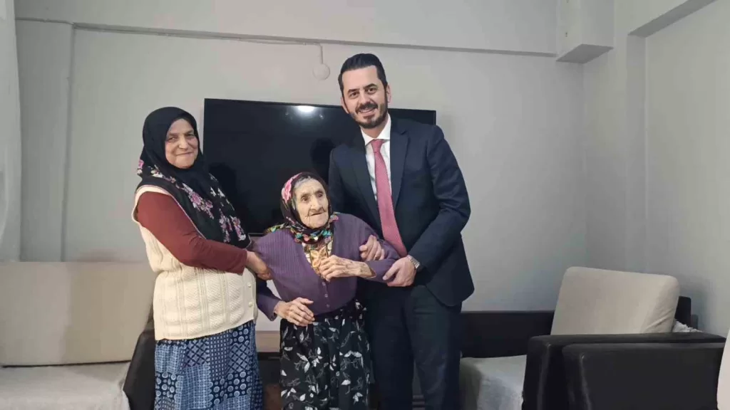 121 yasindaki saadet teyze ziyaretcilerinden bakin ne istedi e353a5c200bc |