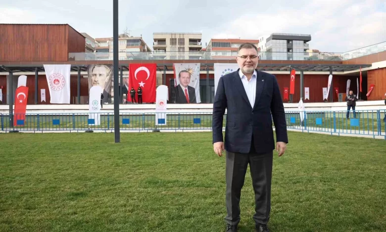 ak parti izmir il baskani saygili ak parti laf degil eser uretir 21ac718298e6 |