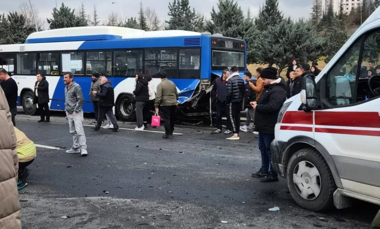 ankarada durakta bekleyen ego otobusune otomobil carpti 1i agir 4 yarali 7e55db9db0bf |