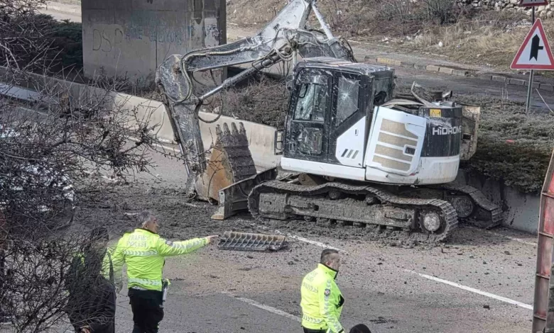 ankarada facianin esiginden donuldu tirdaki kepce kopruye takilip yola dustu cff9e294ff50 |