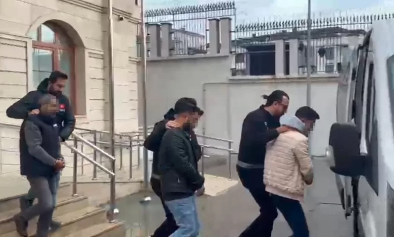 arnavutkoyde aranan 4 sahis yakalandi 74de4605c3c1 |