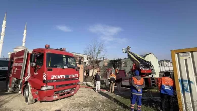 arnavutkoyde bos binanin catisi alevlere teslim oldu 3bb6eb5f0d35 |