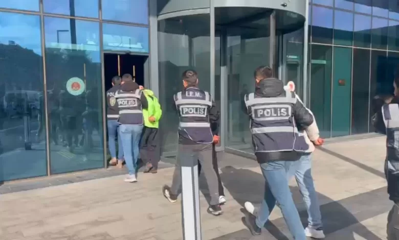 arnavutkoyde harac cetesine darbe lastikciyi kursunlayan 5 supheli yakalandi 657a4ebe51b6 |