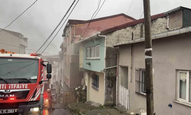 Arnavutköy’de iki katlı evde korkutan yangın: 2 kişi dumandan etkilendi 1 arnavutkoyde iki katli evde korkutan yangin 2 kisi dumandan etkilendi 6d26e3bcd15f |