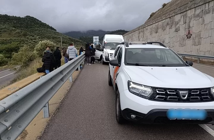 ayvacikta 27 kacak gocmen ile 2 gocmen kacakcisi yakalandi 778c2bc3b64e |