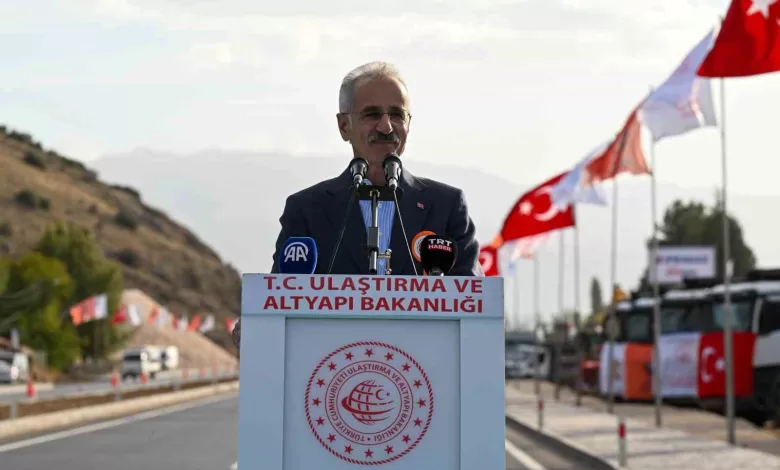 bakan uraloglu dunyanin cevresinin 4te 3u kadar bolunmus yol yaparak 30 bin kilometrelik dev esigi geride biraktik a11f93f827b0 |