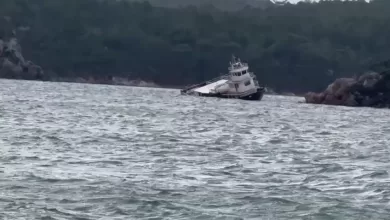 balikesirde firtina nedeniyle 25 metrelik feribot koya suruklenerek karaya oturdu 68ab5d58eccc |