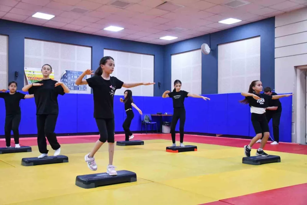 balikesirde yetenekli gencler kesfediliyor 6ff026bf4445 |