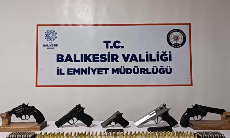 bandirma emniyetinden guvenlik raporu 186 ruhsatsiz silah ele gecirildi 20303daad643 |