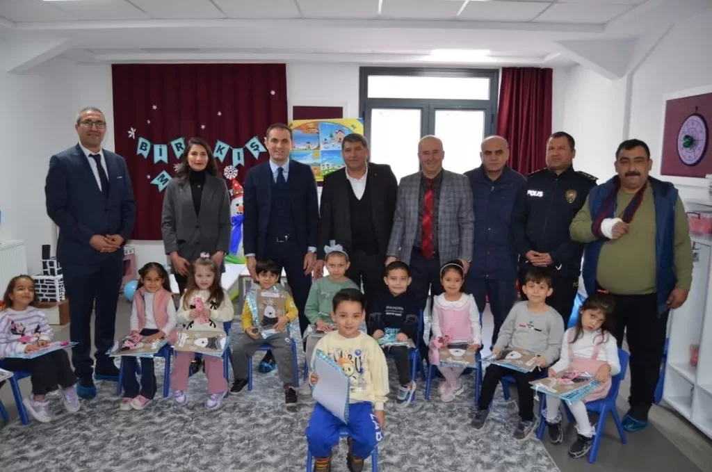 bayindirda 6 bin 194 ogrencinin yariyil tatili sevinci fc03b7a80ad8 |