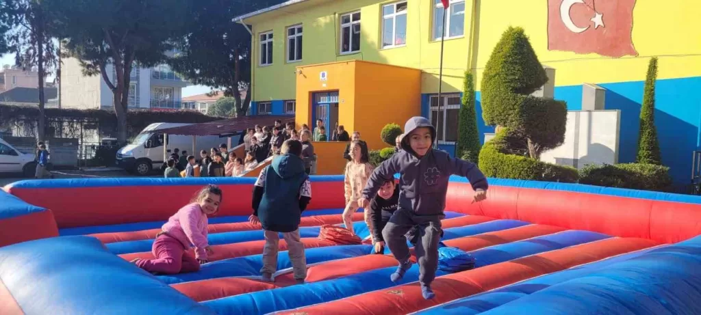 bayindirda karne senligi okul bahcesi masal diyarina dondu d373acb7ced5 |