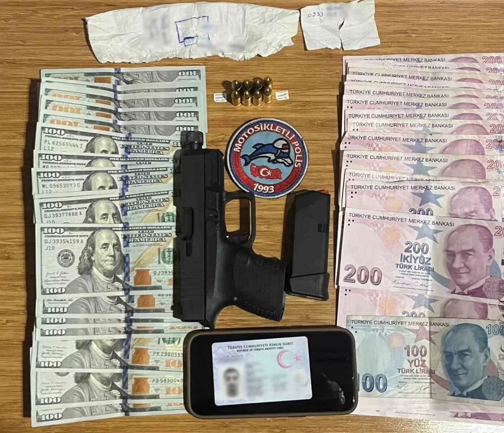 beyoglunda suphe uzerine durdurulmak istenen supheli firari cikti f2daed16bfb6 |