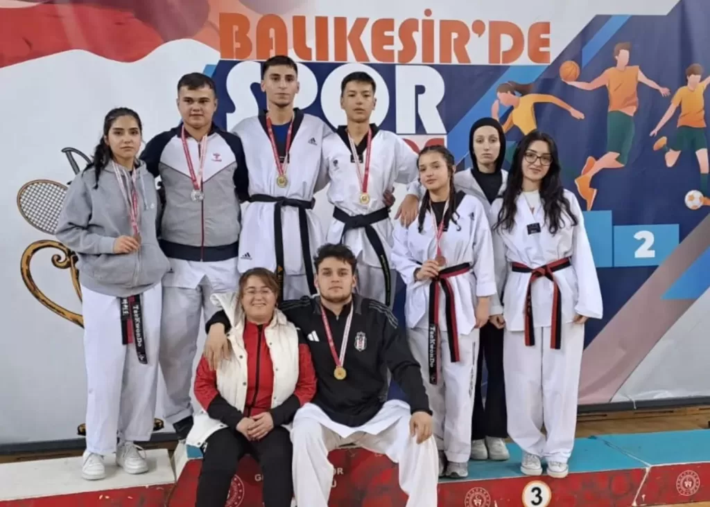 burhaniyenin gururu oldular f6ed8f0754c9 e1768396290478 |