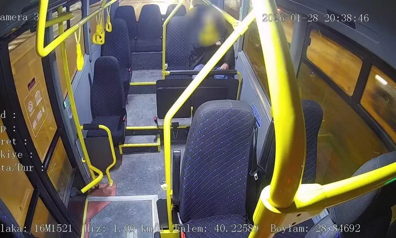 Bursa’da halk otobüsünde zamanla yarış...Kalp krizi geçiren yolcu için acile kırdı 1 bursada halk otobusunde zamanla yariskalp krizi geciren yolcu icin acile kirdi 9d7b01000e54 |