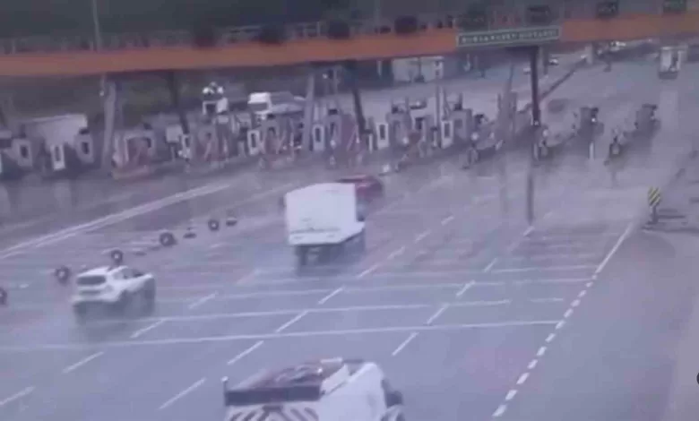 bursada otoyolda pes dedirten goruntu ters seritte kilometrelerce ilerledi b107ba9fd606 |