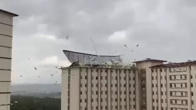 bursada siddetli firtina catilari boyle ucurdu 7c2d770fbbb1 |