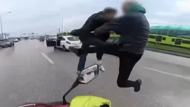 bursada trafikte ucan tekmeli kavga 947e98ef2697 |