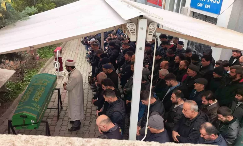 Bursa’daki tır kazasında hayatını kaybeden sürücü toprağa verildi 1 bursadaki tir kazasinda hayatini kaybeden surucu topraga verildi 64acebc9ac7a |