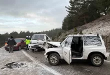 buzlanma nedeniyle arazi araciyla kamyonet carpisti 2 yarali 7c943985560a |