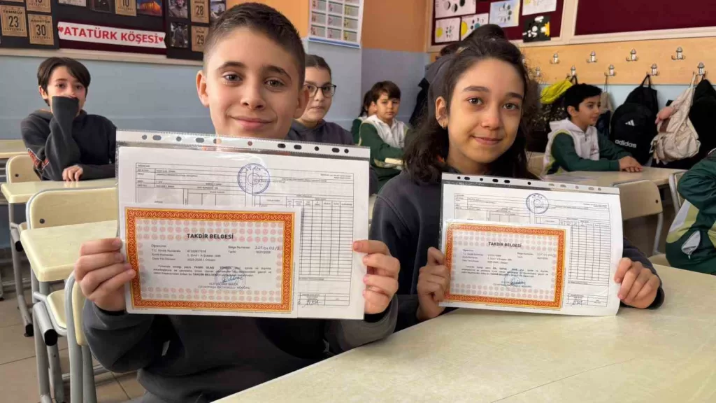 canakkalede 80 bin 283 ogrenci karne aldi ccab531a935f |