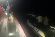 canakkalede arizalanan lastik botla suruklenen 8 kacak gocmen kurtarildi e789b3726b9f |