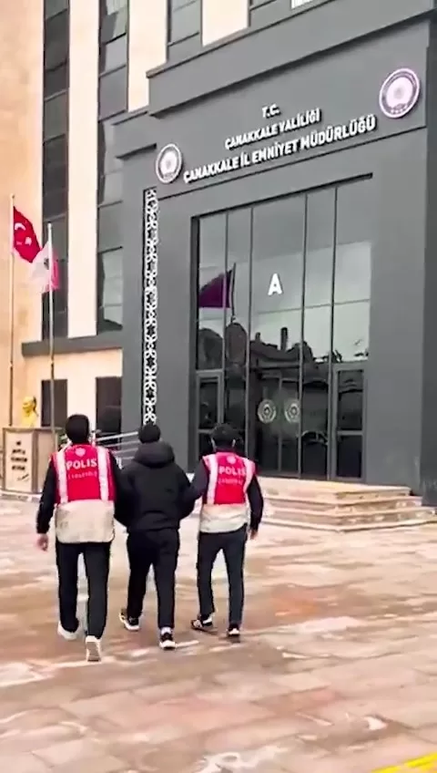 canakkalede bir vatandasi 4 milyon 500 bin tl dolandiran 3 supheli tutuklandi d5170feec045 |