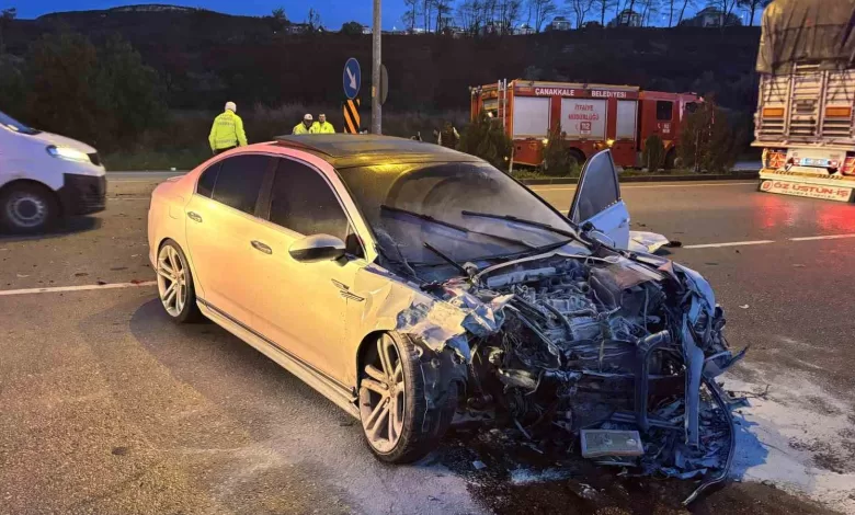 canakkalede iki otomobil carpisti 5 kisi yaralandi a35acbfb62f7 |
