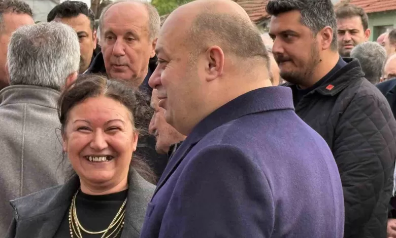 Cenazede dikkat çeken rahatlık: Başkanın kahkahaları tepki çekti 1 cenazede dikkat ceken rahatlik baskanin kahkahalari tepki cekti 0c628af62ba3 |