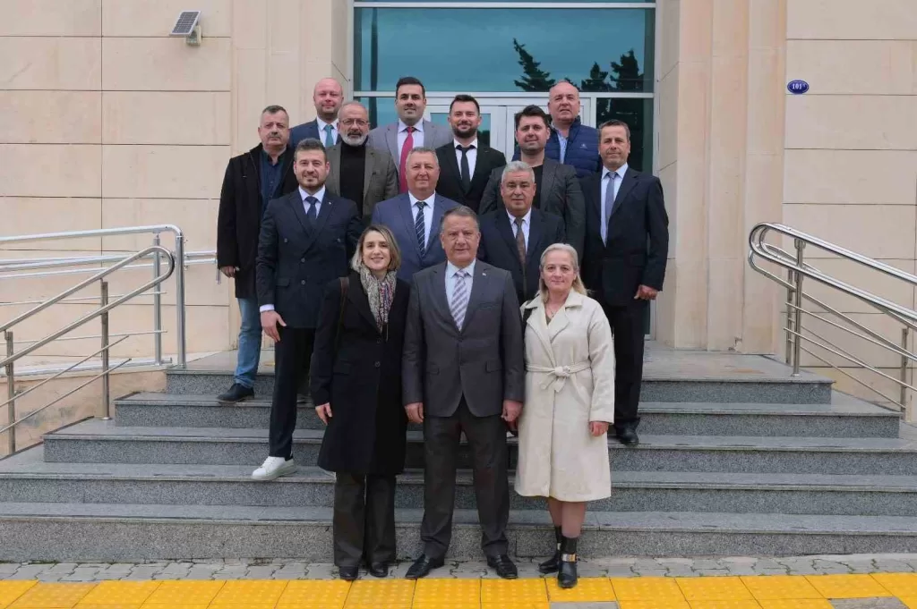 cesme esnaf ve sanatkarlar odasi baskani osman kofuncu mazbatasini aldi 77b220c2d35d |