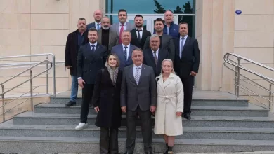 cesme esnaf ve sanatkarlar odasi baskani osman kofuncu mazbatasini aldi 77b220c2d35d |